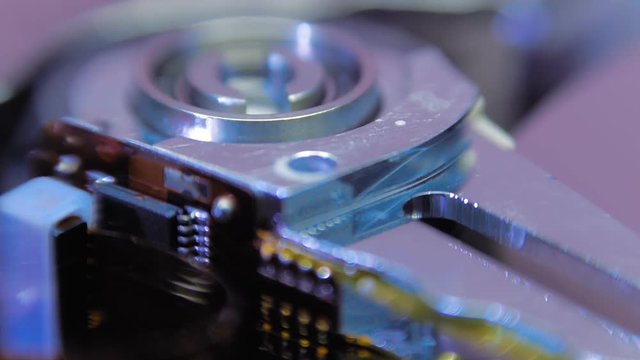 The hdd working, the head moves over the disk