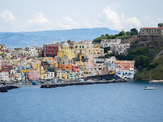 Fototapeta na wymiar Blick auf die Insel Procida, Phlegräische Inseln, Golf von Neapel, Kampanien, Italien