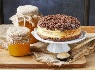 Cheesecake with honey.