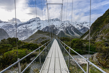 Fototapeta na wymiar Suspension, sling bridge to Mt Cook