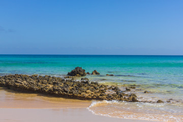 Beach stone . Horizon. Emerald water