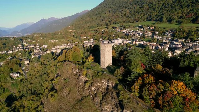 Aerial 4K - Teglio - Valtellina (IT) - Vista panoramica della torre