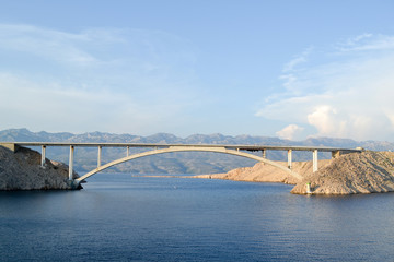 Obraz premium View of bridge at rocky coast