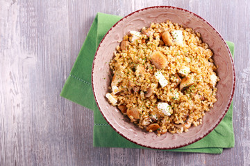 Bulgur with mushrooms and cheese