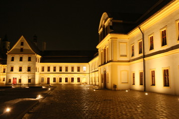 Fototapeta na wymiar Realschule Rebdorf Eichstätt bei Nacht