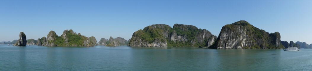 Fototapeta na wymiar Ha Long Bucht, Vietnam
