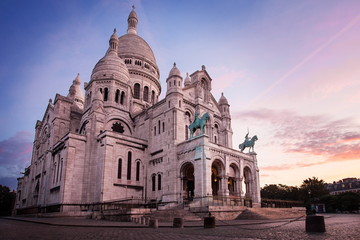 Fototapeta na wymiar Basilica of Sacre Coeur, Paris