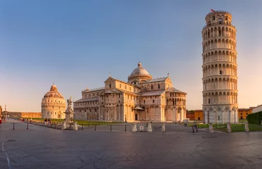 Fotobehang De scheve toren View of Leaning tower and the Basilica, Piazza dei miracoli, Pisa, Italy
