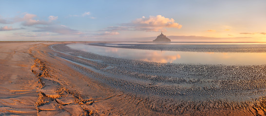 Panoramic view of famous Le Mont Saint Michel tidal island in summer, Normandy, northern France - obrazy, fototapety, plakaty