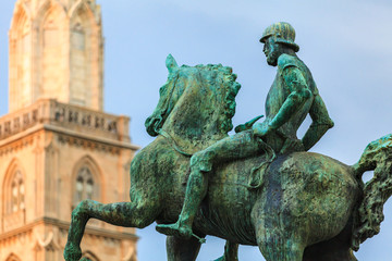 Fototapeta premium Statue of Hans Waldmann at old town of Zurich, Switzerland