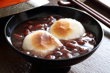 お汁粉　sweet red-bean soup with rice cake