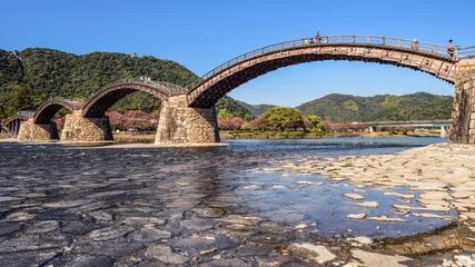 Papier Peint photo Le pont Kintai Japon, préfecture de Yamaguchi, ville d& 39 Iwakuni, pont Kintaikyo, château d& 39 Iwakuni, feuilles d& 39 automne