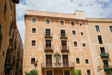 Fototapeta na wymiar Architecture of old Barcelona