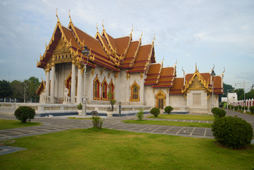 Obraz premium Wat Benchamabophit (Marble Temple) on the early morning. Bangkok, Thailand