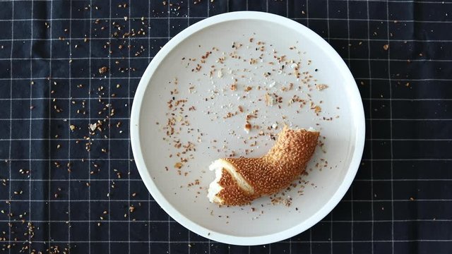 Bagel on the plate stop motion