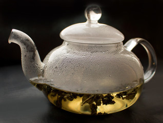 clear glass teapot with tea