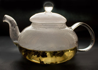 clear glass teapot with tea