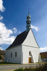 Fototapeta na wymiar Lomnice nad Luznici church