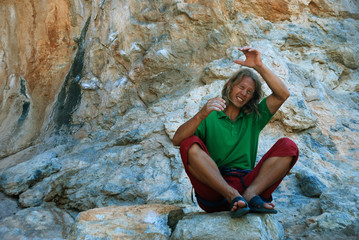 A young climber mentally climbs the rock