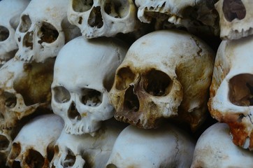 Killing Fields Phnom Penh Kambodscha. Schädel im Denkmal Gebäude.