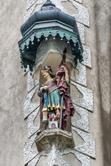 hl Florian Statue an Hausfassade in Salzburg - obrazy, fototapety, plakaty