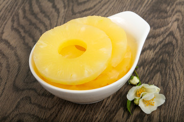 Canned pineapple