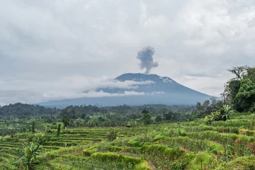 Photo sur Plexiglas Volcan Agung volcano eruption view near rice fields, Bali, Indonesia
