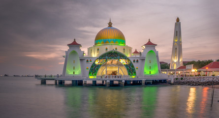 Fototapeta na wymiar Sunset and the illuminated Melaka (Malacca) Straits Mosque in Malaysia