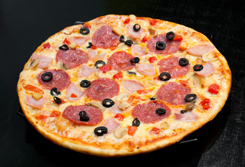 pizza with peperoni, mushrooms and ham