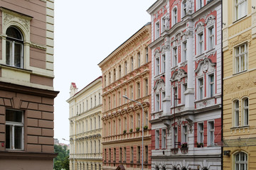 Modernisierte Altbauhäuser in Prag Husitská