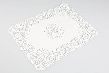 a paper placemat to put cakes at a party