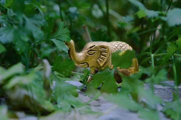 Elefante de bronce pequeño.