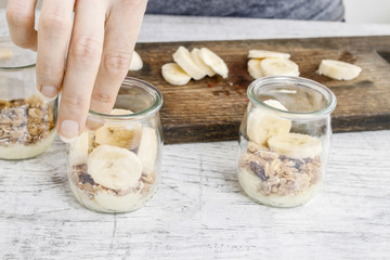 How to make layer dessert with muesli, chocolate and fruits.