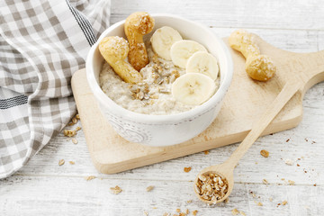 Porridge with bananas