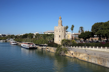 Wahrzeichen Torre de Oro - Goldener Turm