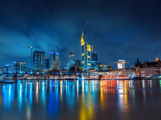 Fototapeta na wymiar frankfurter skyline bei nacht