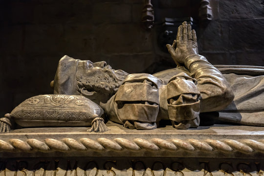 Tomb of navigator Vasco da Gama, carved by Costa Mota in 1894, located in the in the southern lateral chapel of the Jeronimos Monastery