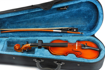 Obraz na płótnie Canvas Violin in the case isolated on white background
