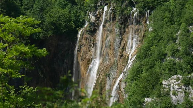 Plitvice cascate e f fiumi nel parco naturale