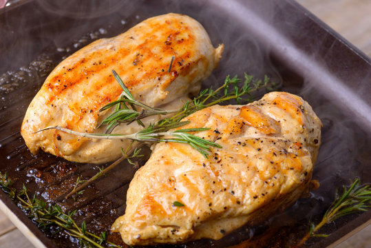 Chicken on grilled pan