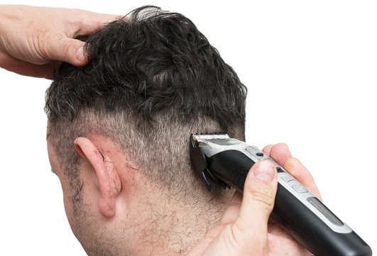 man's haircut in the salon