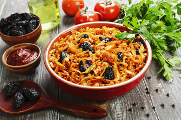 Cabbage stewed with prunes