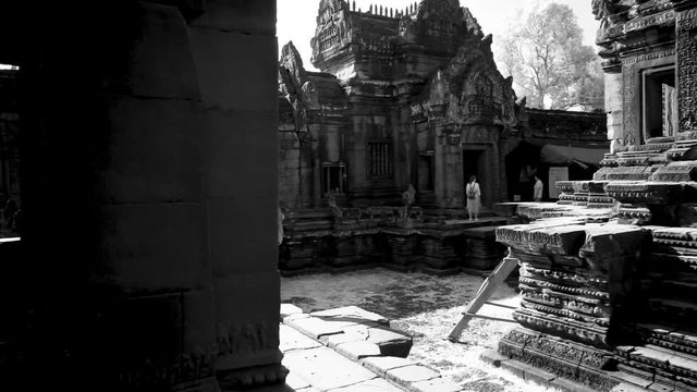 Pushing in and moving through the ruins of Baneay Srei with a steadicam gimbal.