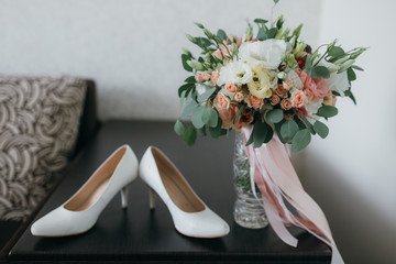 White shoes and a bridal bouquet for the wedding.