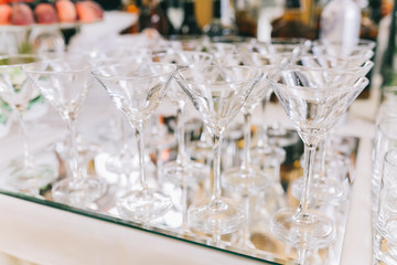Fototapeta na wymiar Glasses of alcohol on the wedding table.