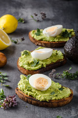 Fototapeta na wymiar Bio avocado on bread with boiled egg