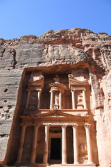 Das Schatzhaus von Petra in Jordanien im Sonnenschein