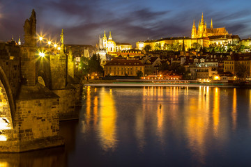 Fototapeta na wymiar Castle and St. Vitus cathedral in Prague at night, Czech Republic