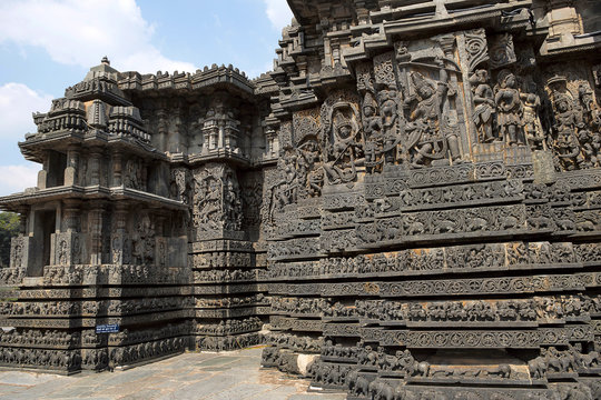 Reliefs on the outer wall. Hoysalesvara Temple, Halebid, Karnataka, 12th Century. Shiva temple