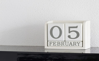 White block calendar present date 5 and month February